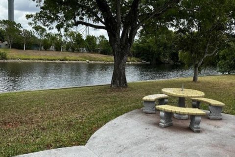 Casa en venta en Tamarac, Florida, 2 dormitorios, 151.34 m2 № 1786477 - foto 1