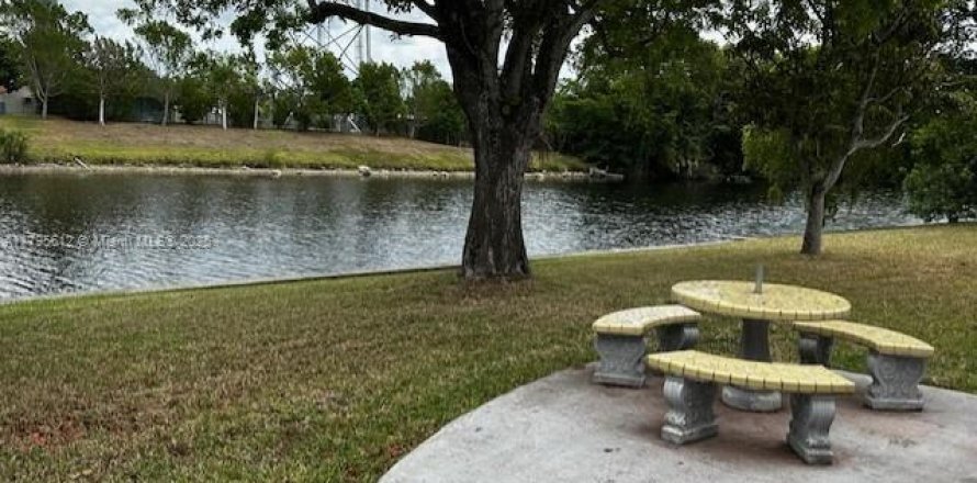 Casa en Tamarac, Florida 2 dormitorios, 151.34 m2 № 1786477