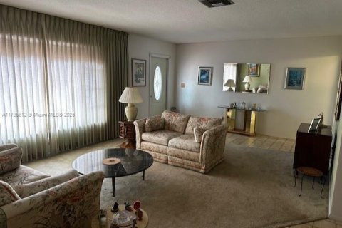 Casa en venta en Tamarac, Florida, 2 dormitorios, 151.34 m2 № 1786477 - foto 3
