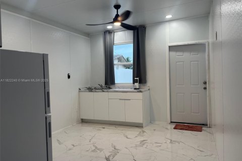 Propiedad comercial en alquiler en Miramar, Florida № 1788786 - foto 7