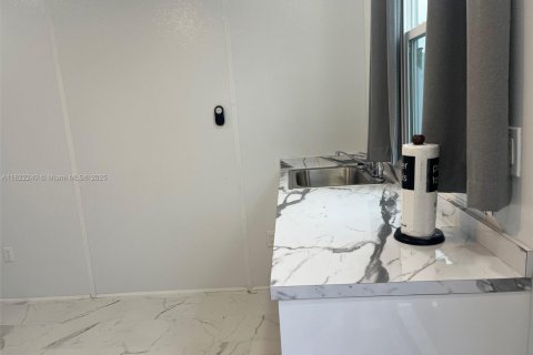 Propiedad comercial en alquiler en Miramar, Florida № 1788786 - foto 4