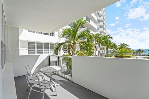 Copropriété à vendre à Miami Beach, Floride: 48.31 m2 № 2297563 - photo 4
