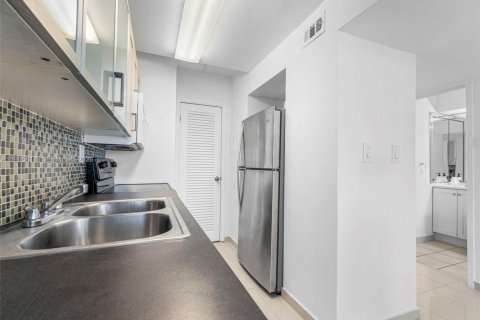 Copropriété à vendre à Miami Beach, Floride: 48.31 m2 № 2297563 - photo 12