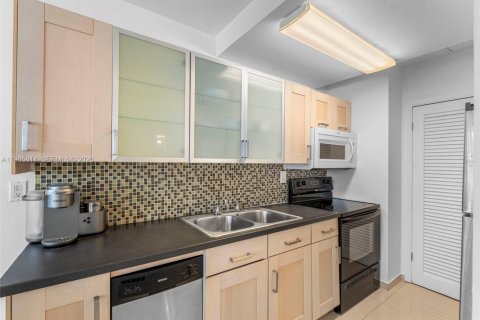Copropriété à vendre à Miami Beach, Floride: 48.31 m2 № 2297563 - photo 13