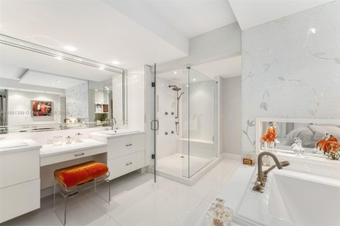 Copropriété à vendre à Bal Harbour, Floride: 3 chambres, 306.58 m2 № 1978058 - photo 17