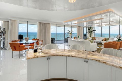 Copropriété à vendre à Bal Harbour, Floride: 3 chambres, 306.58 m2 № 1978058 - photo 7