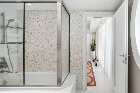 Copropriété à vendre à Bal Harbour, Floride: 3 chambres, 306.58 m2 № 1978058 - photo 21