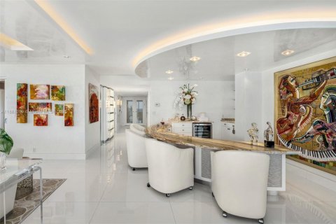 Copropriété à vendre à Bal Harbour, Floride: 3 chambres, 306.58 m2 № 1978058 - photo 8