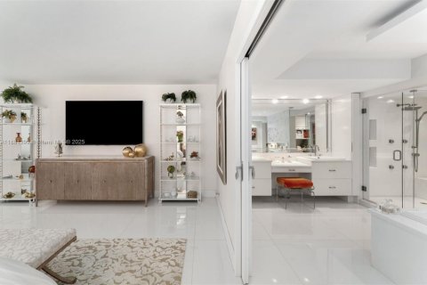 Copropriété à vendre à Bal Harbour, Floride: 3 chambres, 306.58 m2 № 1978058 - photo 15