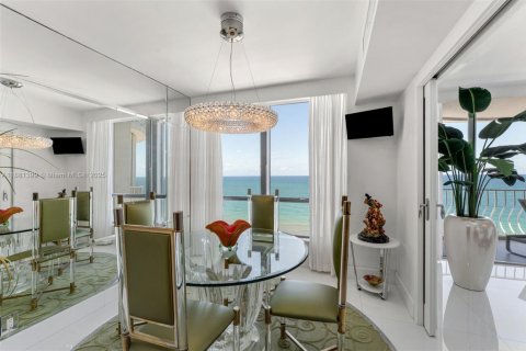 Copropriété à vendre à Bal Harbour, Floride: 3 chambres, 306.58 m2 № 1978058 - photo 9