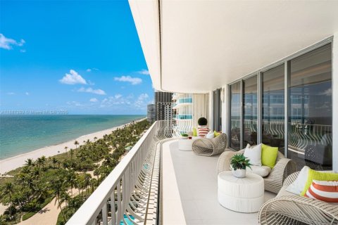 Copropriété à vendre à Bal Harbour, Floride: 3 chambres, 306.58 m2 № 1978058 - photo 3
