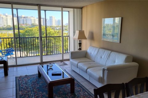 Condo in Aventura, Florida, 1 bedroom  № 1728575 - photo 7