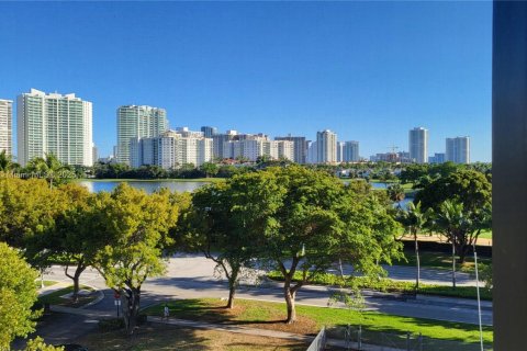 Condo in Aventura, Florida, 1 bedroom  № 1728575 - photo 1