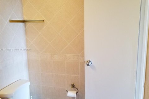 Condo in Aventura, Florida, 1 bedroom  № 1728575 - photo 25