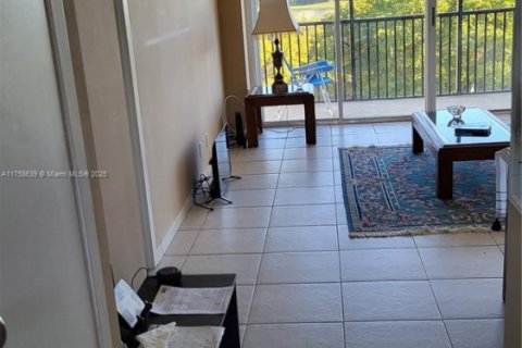 Condo in Aventura, Florida, 1 bedroom  № 1728575 - photo 11