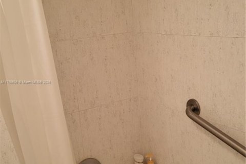 Condo in Aventura, Florida, 1 bedroom  № 1728575 - photo 24