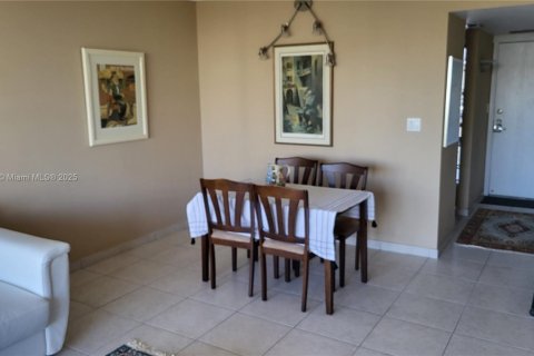 Condo in Aventura, Florida, 1 bedroom  № 1728575 - photo 10