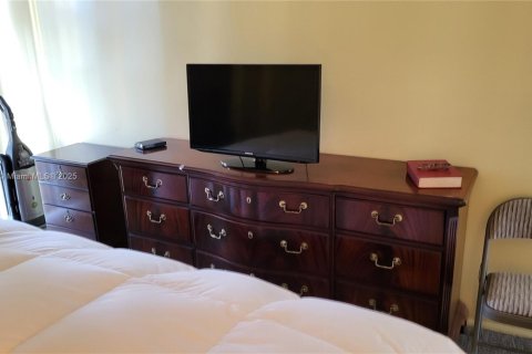 Condo in Aventura, Florida, 1 bedroom  № 1728575 - photo 21