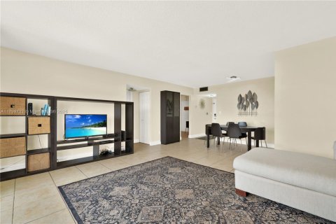 Condominio en venta en Aventura, Florida, 2 dormitorios, 99.68 m2 № 1861618 - foto 11