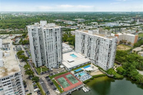 Condominio en venta en Aventura, Florida, 2 dormitorios, 99.68 m2 № 1861618 - foto 30