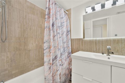 Condominio en venta en Aventura, Florida, 2 dormitorios, 99.68 m2 № 1861618 - foto 18