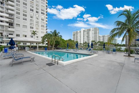 Condominio en venta en Aventura, Florida, 2 dormitorios, 99.68 m2 № 1861618 - foto 25