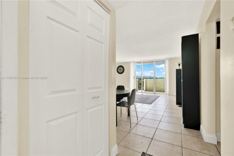Condominio en venta en Aventura, Florida, 2 dormitorios, 99.68 m2 № 1861618 - foto 8