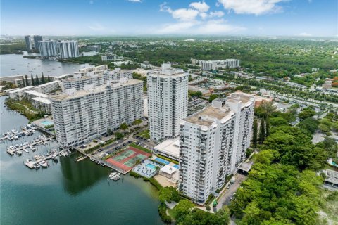 Condominio en venta en Aventura, Florida, 2 dormitorios, 99.68 m2 № 1861618 - foto 1