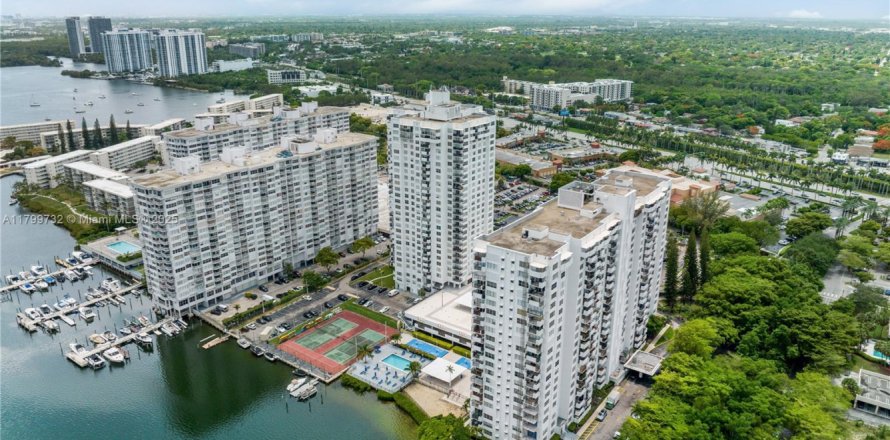 Condominio en Aventura, Florida, 2 dormitorios  № 1861618