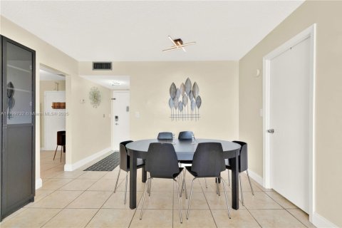 Condominio en venta en Aventura, Florida, 2 dormitorios, 99.68 m2 № 1861618 - foto 14