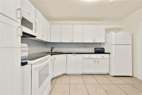 Condominio en venta en Aventura, Florida, 2 dormitorios, 99.68 m2 № 1861618 - foto 16