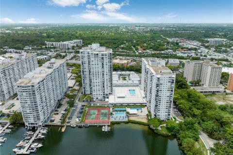 Condominio en venta en Aventura, Florida, 2 dormitorios, 99.68 m2 № 1861618 - foto 2