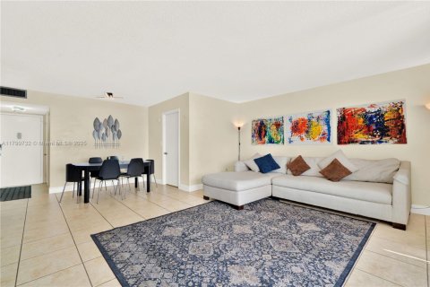 Condominio en venta en Aventura, Florida, 2 dormitorios, 99.68 m2 № 1861618 - foto 9