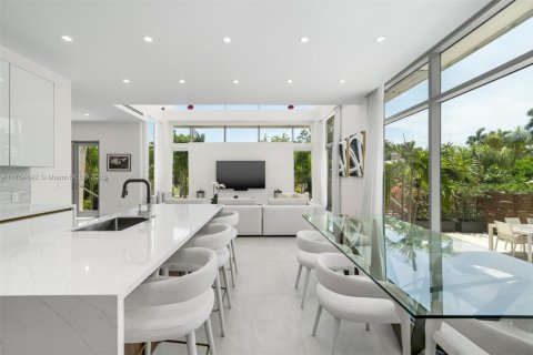 Villa ou maison à louer à Miami Beach, Floride: 5 chambres, 278.71 m2 № 1985273 - photo 23