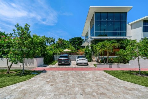 Villa ou maison à louer à Miami Beach, Floride: 5 chambres, 278.71 m2 № 1985273 - photo 3