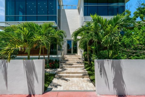 Villa ou maison à louer à Miami Beach, Floride: 5 chambres, 278.71 m2 № 1985273 - photo 7