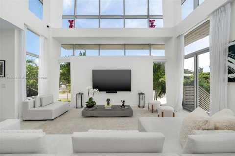 Villa ou maison à louer à Miami Beach, Floride: 5 chambres, 278.71 m2 № 1985273 - photo 16