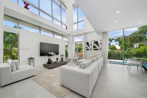 Villa ou maison à louer à Miami Beach, Floride: 5 chambres, 278.71 m2 № 1985273 - photo 13