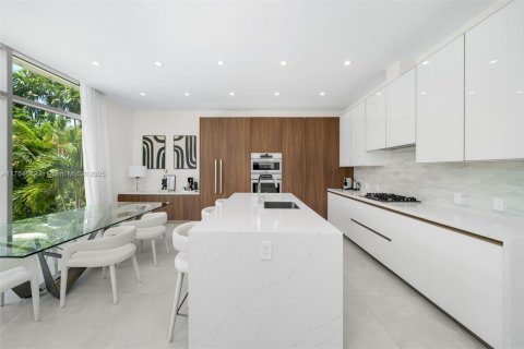 Villa ou maison à louer à Miami Beach, Floride: 5 chambres, 278.71 m2 № 1985273 - photo 18