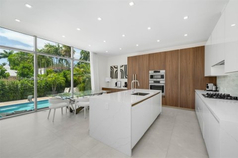 Villa ou maison à louer à Miami Beach, Floride: 5 chambres, 278.71 m2 № 1985273 - photo 19