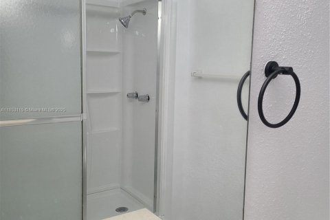 Condominio en alquiler en Pembroke Pines, Florida, 2 dormitorios, 79.34 m2 № 1871968 - foto 24