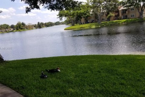 Condominio en alquiler en Pembroke Pines, Florida, 2 dormitorios, 79.34 m2 № 1871968 - foto 11