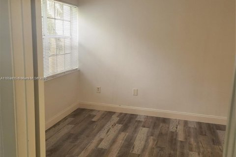 Condominio en alquiler en Pembroke Pines, Florida, 2 dormitorios, 79.34 m2 № 1871968 - foto 25