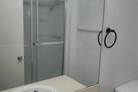 Снять в аренду кондоминиум в Пемброк-Пайнс, Флорида 2 спальни, 79.34м2, № 1871968 - фото 23