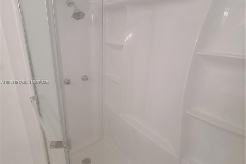 Condominio en alquiler en Pembroke Pines, Florida, 2 dormitorios, 79.34 m2 № 1871968 - foto 27