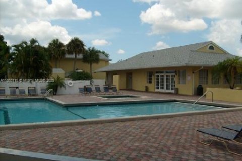 Copropriété à louer à Pembroke Pines, Floride: 2 chambres, 79.34 m2 № 1871968 - photo 6