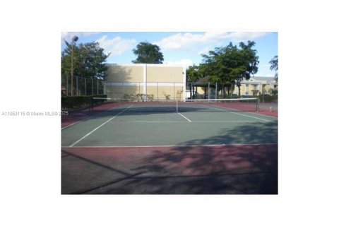 Condo in Pembroke Pines, Florida, 2 bedrooms  № 1871968 - photo 8