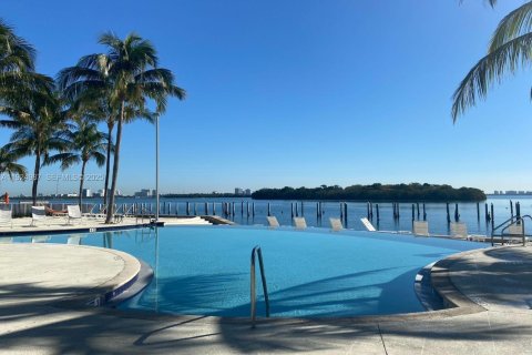 Condo in Miami, Florida, 2 bedrooms № 1985690 - photo 2