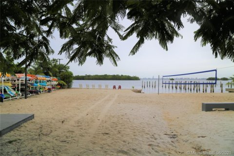 Condo in Miami, Florida, 2 bedrooms № 1985690 - photo 14