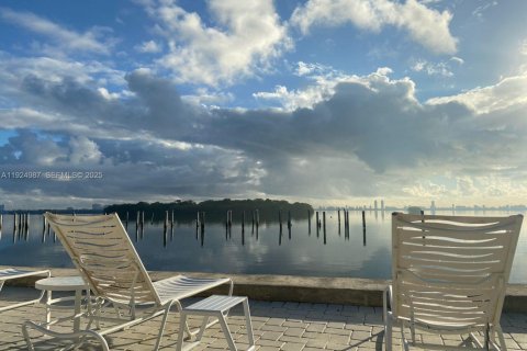 Condo in Miami, Florida, 2 bedrooms № 1985690 - photo 4